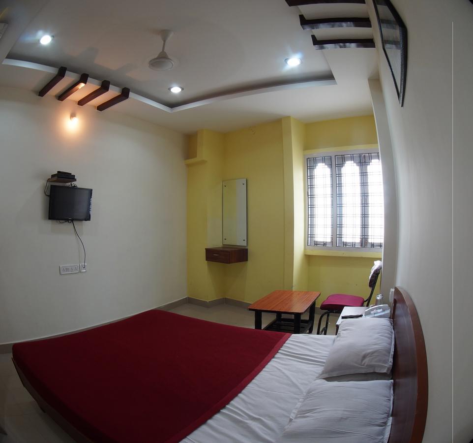 Oyo Flagship 74392 Hotel Mahesh Residency Hyderabad Exterior foto